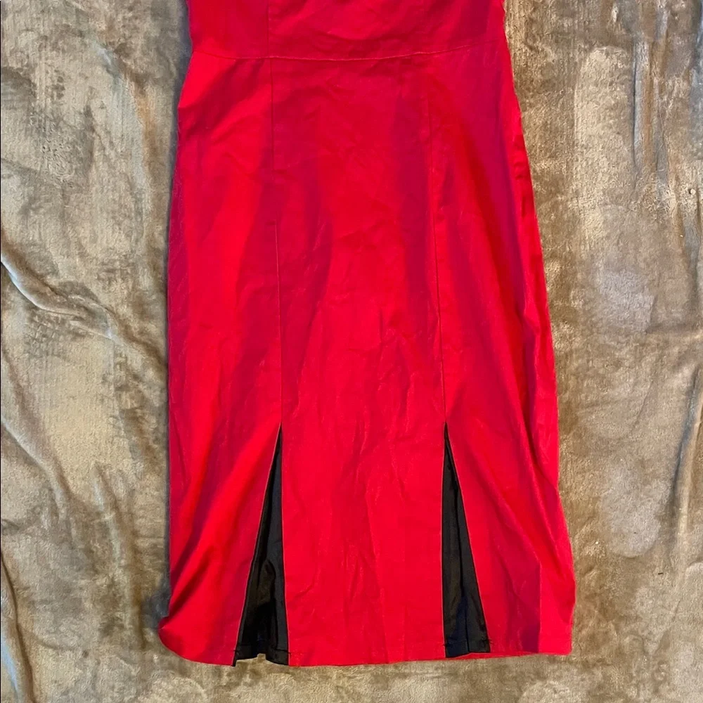 Elegant Red Midi Dress with Square Neckline - Picture 3 of 7